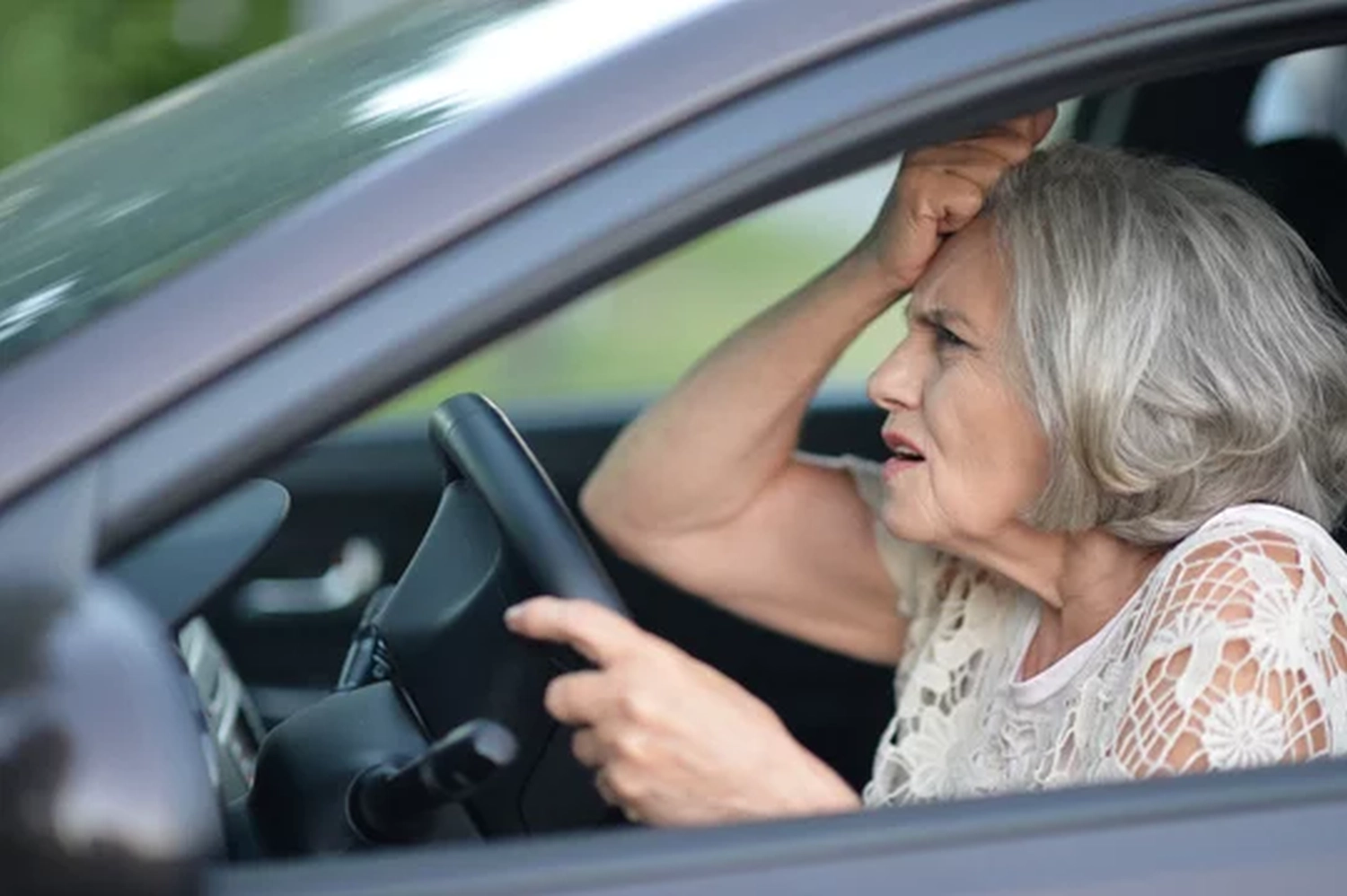 Ein Junge fährt Auto von Yu-Drive
